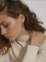 Load image into Gallery viewer, Bold Hoops twisted Gold