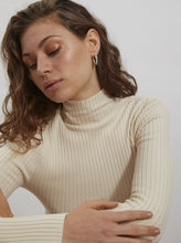 Load image into Gallery viewer, Bold Hoops twisted Silver