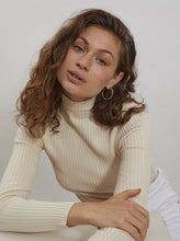 Load image into Gallery viewer, Hoops twisted Gold