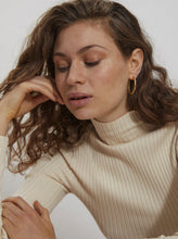 Load image into Gallery viewer, Hoops twisted Gold
